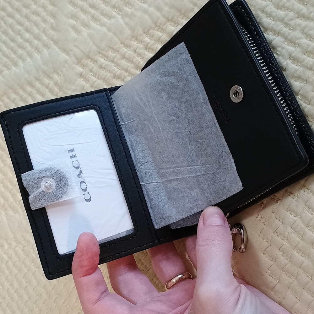 ๐ Coach Black Leather Wallet with Gold and Silver Rivets - Picture 3 of 13